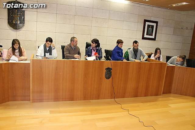 Seis estudiantes de la Universidad de Murcia firman un convenio de colaboracin - 8