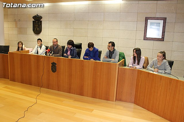 Seis estudiantes de la Universidad de Murcia firman un convenio de colaboracin - 9