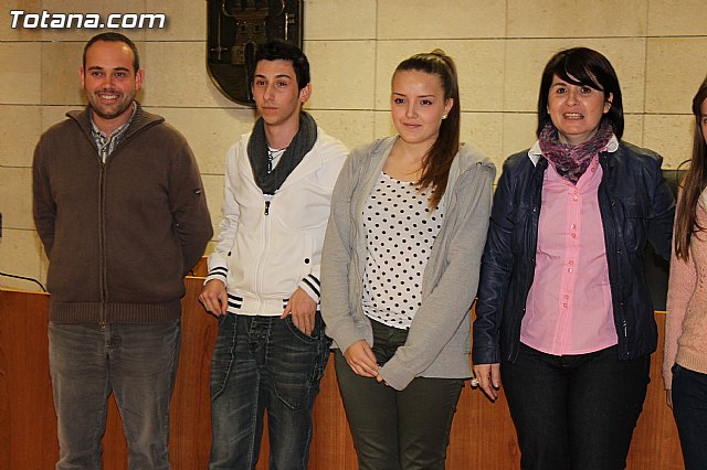 Seis estudiantes de la Universidad de Murcia firman un convenio de colaboracin - 11