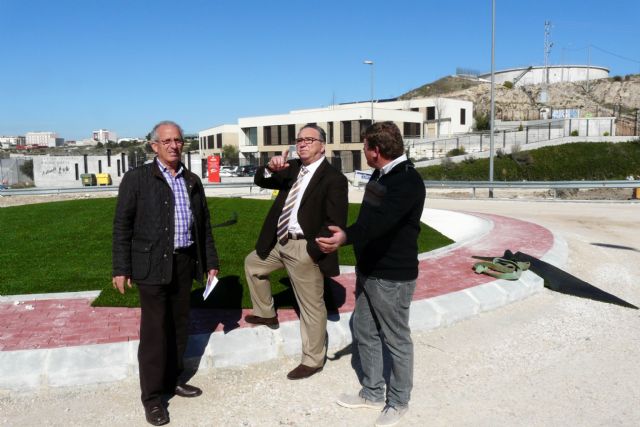 Las obras de construcción de la nueva rotonda de acceso al centro de ASTRADE y al parque de ocio Los Juncos de Molina de Segura llegan a su fase final - 2, Foto 2