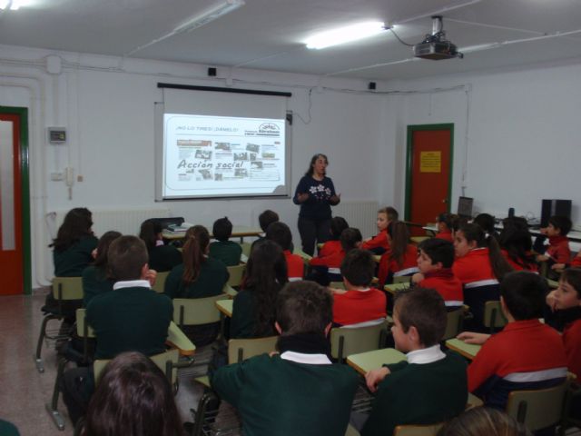 Los escolares reciben charlas sobre la separación selectiva de residuos domésticos - 1, Foto 1