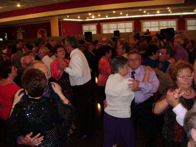 Más de medio millar de mayores bailaron en San Valentín - 1, Foto 1