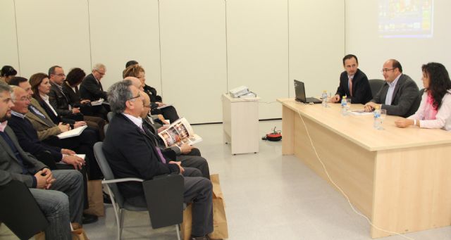 Una treintena de empresarios de la Comunidad de Valencia conocen el funcionamiento del Centro de Emprendedores de Puerto Lumbreras - 1, Foto 1