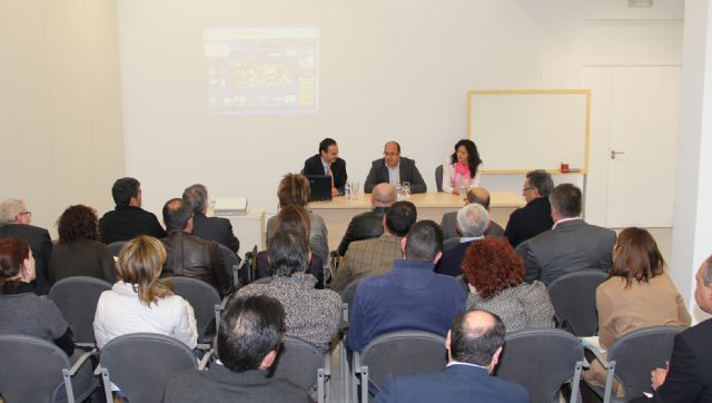 Una treintena de empresarios de la Comunidad de Valencia conocen el funcionamiento del Centro de Emprendedores de Puerto Lumbreras - 2, Foto 2
