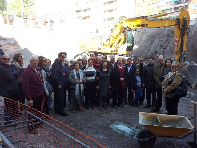 El Alcalde destaca el ejemplo a seguir de los vecinos de los edificios Nuevos Aprendices, Grial y Cristo Rey - 1, Foto 1