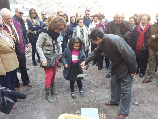 El Alcalde destaca el ejemplo a seguir de los vecinos de los edificios Nuevos Aprendices, Grial y Cristo Rey - 2, Foto 2