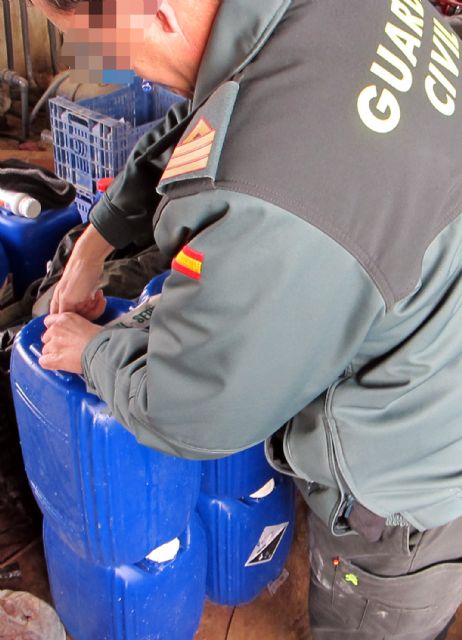 La Guardia Civil detiene a dos personas por comercializar y aplicar un fitosanitario ilegal - 2, Foto 2