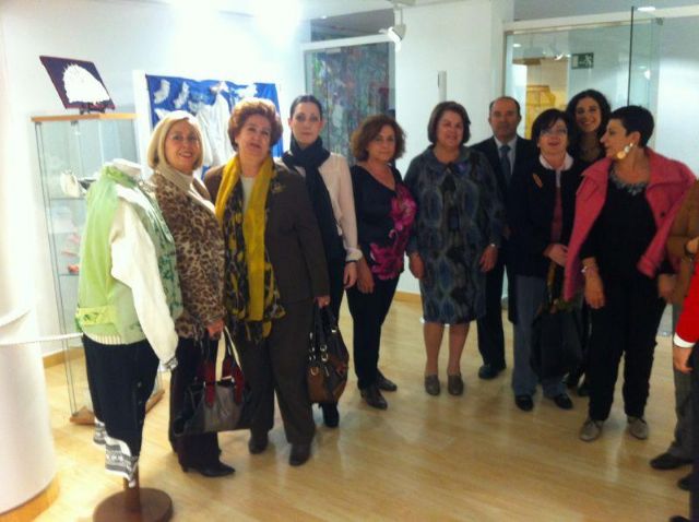 Muestra de encaje de bolillo en el Centro Municipal de El Carmen - 1, Foto 1