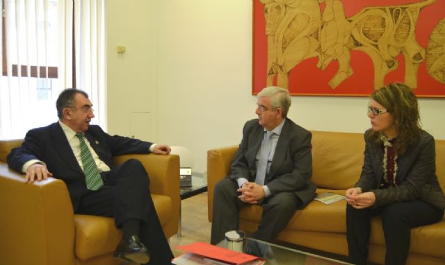 El Alcalde y la Concejala de Seguridad Ciudadana se reúnen con el Consejero de Presidencia - 1, Foto 1