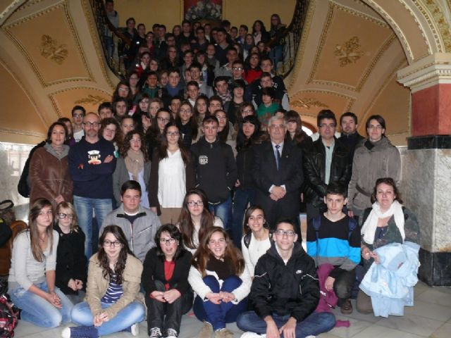 Más de ochenta estudiantes de intercambio del IES Infanta Elena visitan el Ayuntamiento - 2, Foto 2
