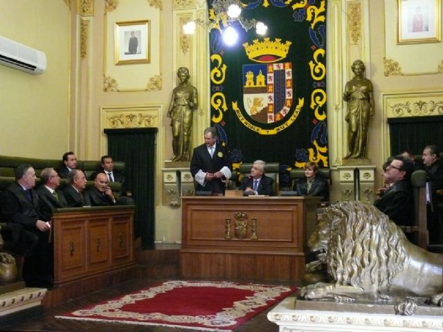Leocadio Campos jura su cargo como Delegado en la Demarcación del Altiplano del Colegio de Graduados Sociales, en el Salón de Plenos del Ayuntamiento - 1, Foto 1