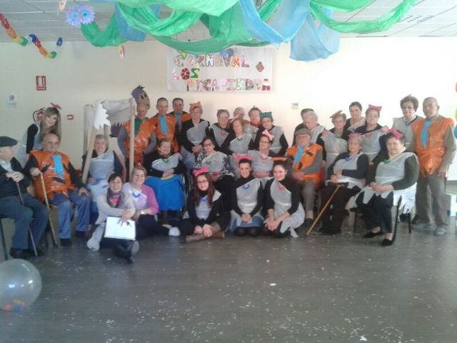 El Centro de Día de Mayores se une a la Escuela Infantil Los Cerezos para celebrar el Carnaval - 2, Foto 2