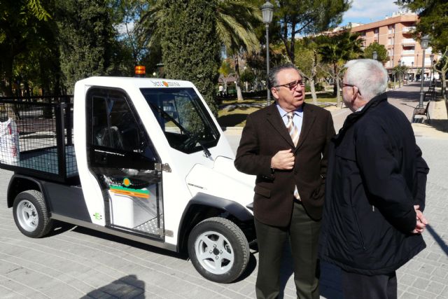 La empresa de servicios Sercomosa de Molina de Segura presenta un nuevo vehículo eléctrico para trabajos de mantenimiento en zonas verdes del centro urbano - 1, Foto 1