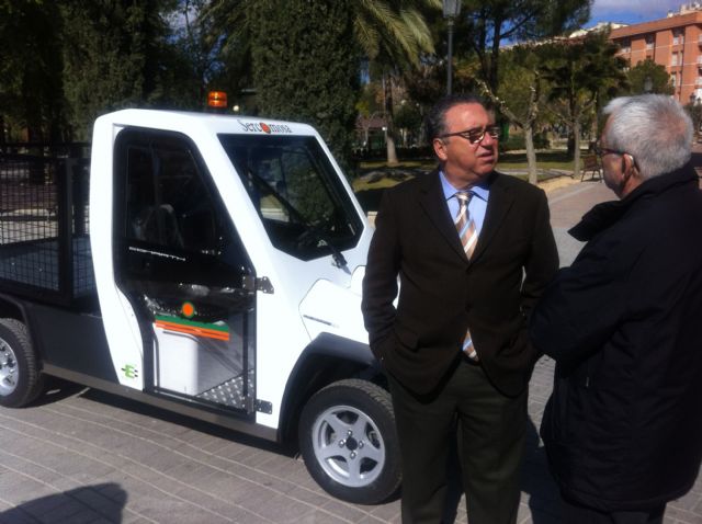 La empresa de servicios Sercomosa de Molina de Segura presenta un nuevo vehículo eléctrico para trabajos de mantenimiento en zonas verdes del centro urbano - 2, Foto 2