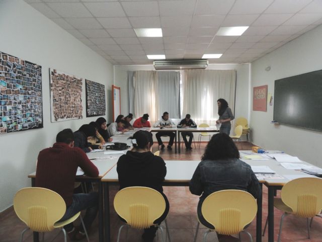 Servicios Sociales pone en marcha un taller de habilidades sociales para jóvenes - 1, Foto 1