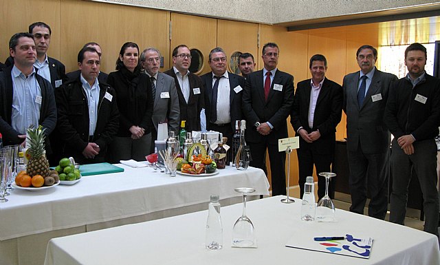 El director general del Instituto de Turismo, Enrique Ujaldón (3d), junto a los miembros del jurado, Foto 1