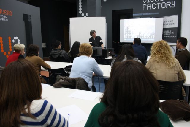 El Ayuntamiento imparte el curso 'Merchandising y publicidad en el punto de venta' - 1, Foto 1