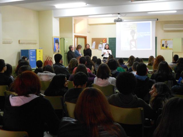 Los alumnos del IES Miguel de Cervantes conocen el trabajo de la Fundación FADE en Sudáfrica - 1, Foto 1