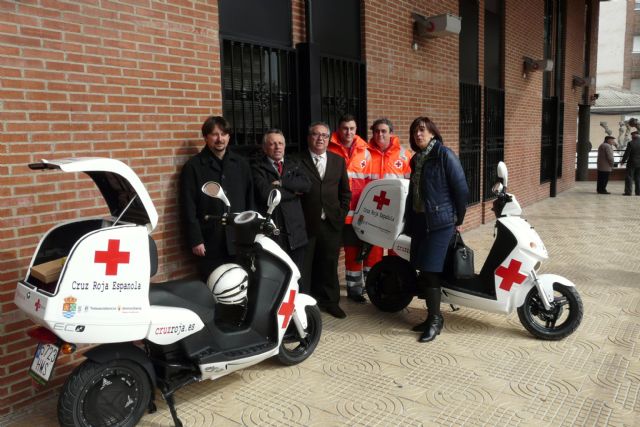 Cruz Roja pone en marcha dos nuevas unidades móviles eléctricas para acudir en la ayuda de personas mayores - 1, Foto 1