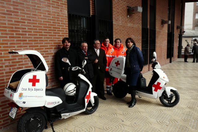 Cruz Roja pone en marcha dos nuevas unidades móviles eléctricas para acudir en la ayuda de personas mayores - 2, Foto 2