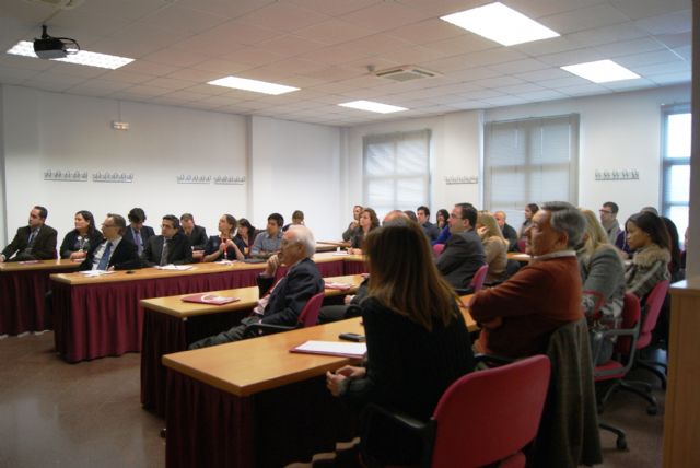 Pedro Aranzadi explica Universia y comenta  la iniciativa de MiriadaX ante empresarios, miembros de la Asociación de Antiguos Alumnos y empresas socias de ENAE Business School - 1, Foto 1