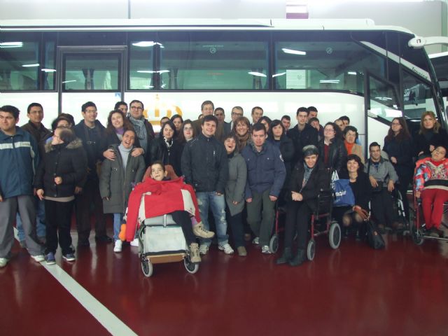 Personas con discapacidad intelectual disfrutarán de la flota de autobuses de la comunidad autónoma - 1, Foto 1