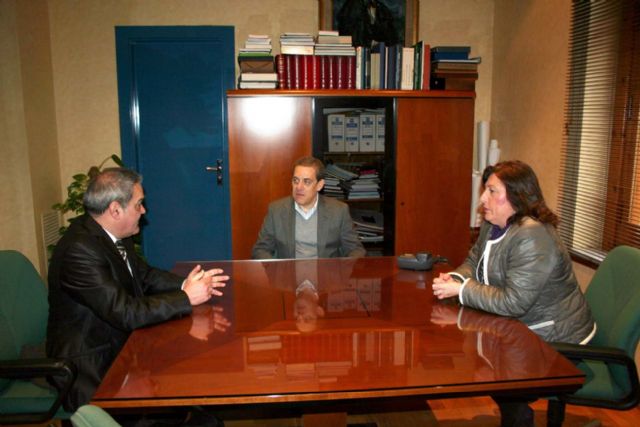 El alcalde mantiene una reunión previa al homenaje a las victimas del terrorismo que a nivel nacional se celebra en nuestra ciudad - 2, Foto 2