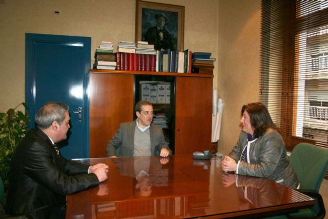 El alcalde mantiene una reunión previa al homenaje a las victimas del terrorismo que a nivel nacional se celebra en nuestra ciudad - 3, Foto 3