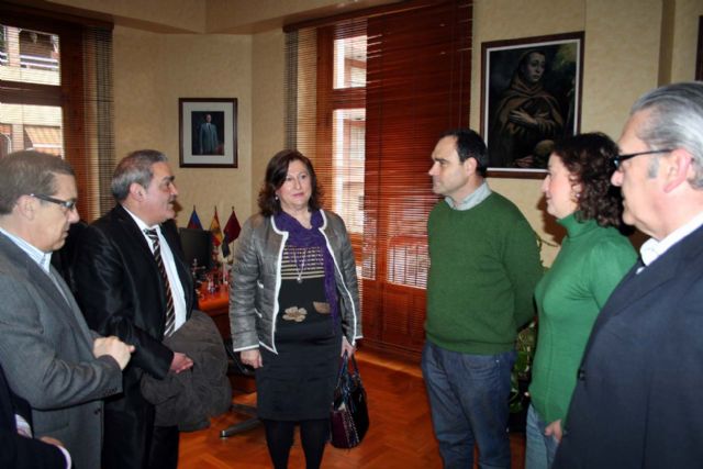 El alcalde mantiene una reunión previa al homenaje a las victimas del terrorismo que a nivel nacional se celebra en nuestra ciudad - 4, Foto 4