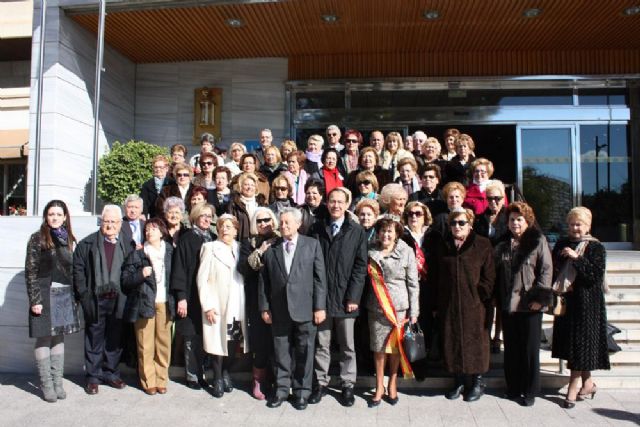 Las 32 candidatas a Reina de los Mayores 2013 inician la jornada de convivencia con el tradicional desayuno junto al Alcalde - 1, Foto 1