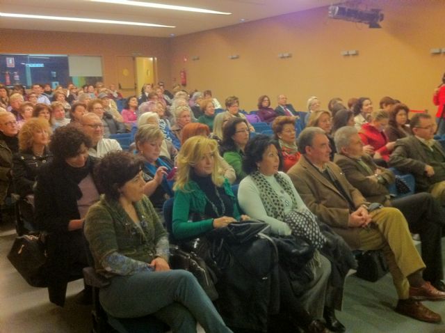 El Aula de Cultura de CajaMurcia acogió el acto del PP de la Región de Murcia al que asistieron vecinos de toda la Región de Murcia y colectivos femeninos de Lorca - 1, Foto 1