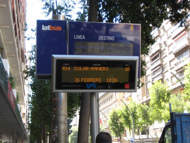 La Plataforma Ciudadanos por el Transporte Público considera penosa la doble instalación de paneles informativos en las paradas - 4, Foto 4