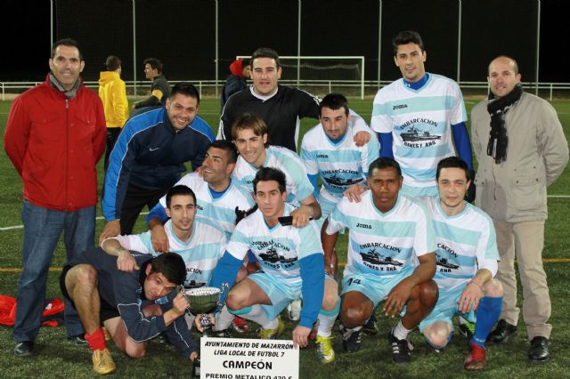 El conjunto Ginés y Ana se alza como vencedor de la liga local de fútbol 7 - 1, Foto 1