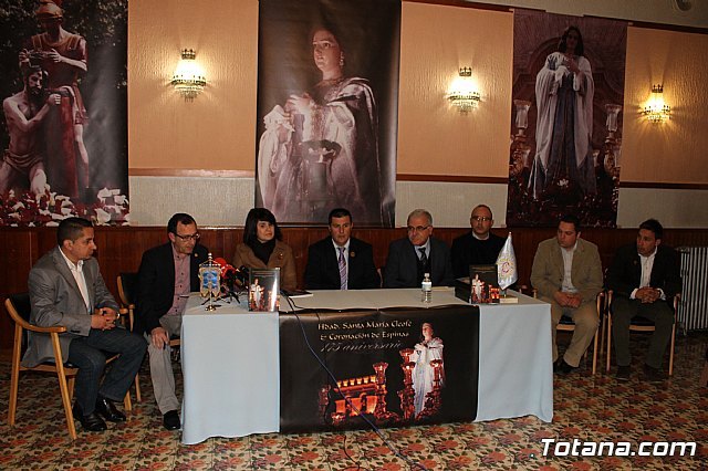 Autoridades municipales asistieron a la presentación de la obra Hermandad de Santa María Cleofé y Coronación de Espinas, Foto 1