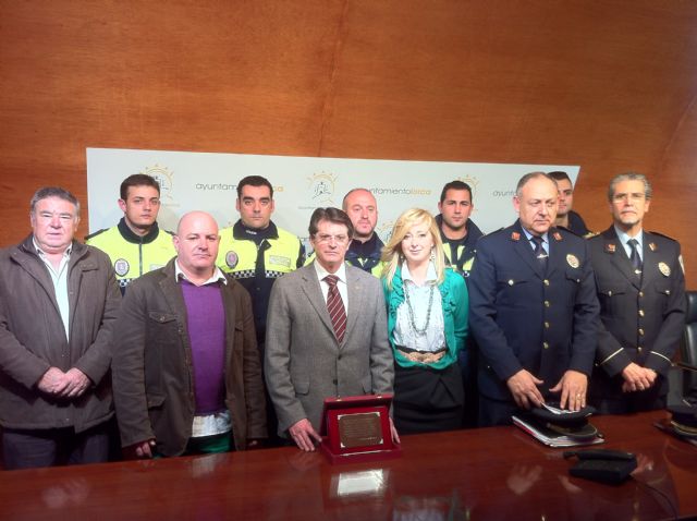 Los vecinos de San Fernando agradecen al Alcalde que estableciera un dispositivo permanente de seguridad por parte de la Policía Local - 1, Foto 1