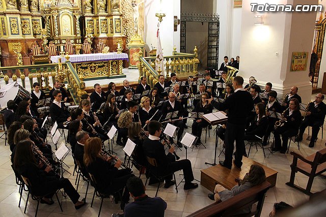 La Banda de Música de la Hermandad de San Juan Evangelista ofrece un concierto en la Parroquia de Santiago, Foto 1