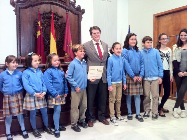 El Colegio Ciudad del Sol dona 3.957,5 € a la Mesa Solidaria del Ayuntamiento de Lorca para los afectados por las catástrofes naturales sufridas en el municipio - 1, Foto 1