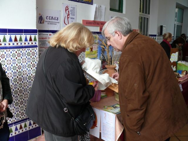 Las asociaciones de mujeres exponen sus trabajos en el Mercado Central - 2, Foto 2