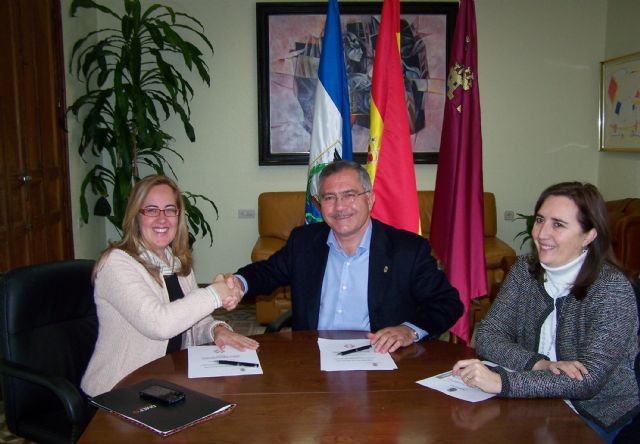 El Ayuntamiento de Águilas y la Organización de Mujeres Empresarias y Profesionales firman un convenio de colaboración - 2, Foto 2