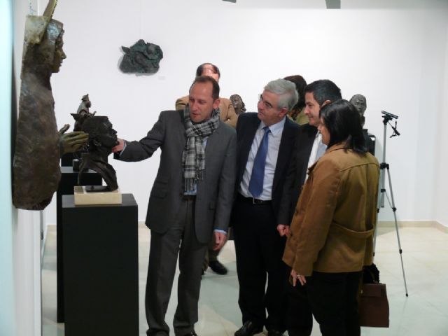 Quirós muestra parte de su colección de bustos y estatuillas en nuestra localidad - 1, Foto 1