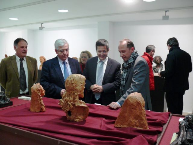 Quirós muestra parte de su colección de bustos y estatuillas en nuestra localidad - 3, Foto 3