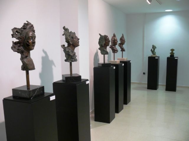 Quirós muestra parte de su colección de bustos y estatuillas en nuestra localidad - 4, Foto 4