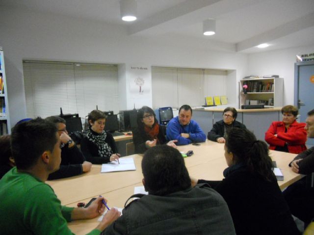 Autoridades municipales se reúnen con representantes de los vecinos de El Paretón-Cantareros, Foto 2