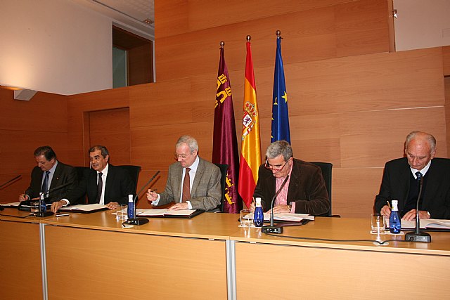 Valcárcel destaca que el nuevo Pacto por la Economía Social supone un “impulso clave” para consolidar el sector y crear empleo - 2, Foto 2