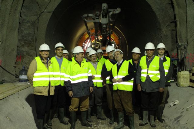 Los regantes del trasvase Tajo-Segura visitan las obras de reparación del túnel de Ulea - 1, Foto 1