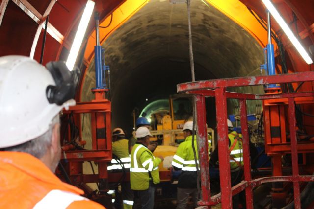 Los regantes del trasvase Tajo-Segura visitan las obras de reparación del túnel de Ulea - 3, Foto 3