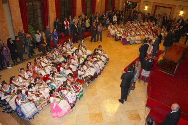 El Alcalde preside la recepción a las candidatas infantiles y mayores a Reina de la Huerta - 1, Foto 1