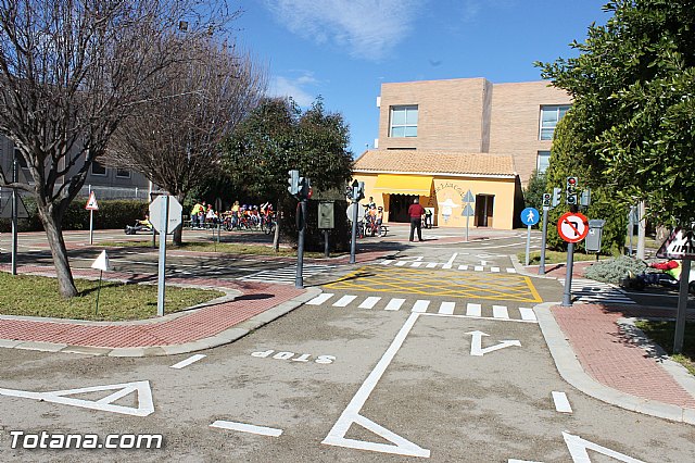 Cerca de 2.400 alumnos participan este curso 2012/13 en el programa de Educacin Vial - 2