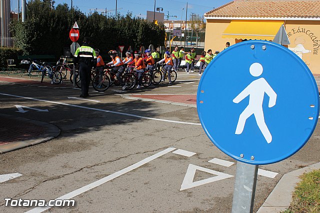Cerca de 2.400 alumnos participan este curso 2012/13 en el programa de Educacin Vial - 12