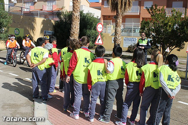 Cerca de 2.400 alumnos participan este curso 2012/13 en el programa de Educacin Vial - 18